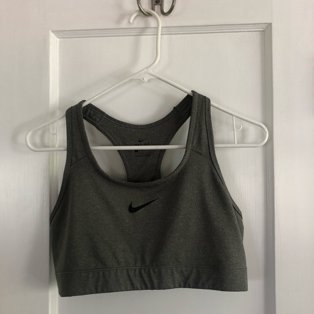 NIKE victory sports bra
